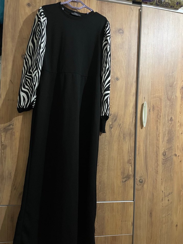 Siyah Zebra Desenli Uzun Elbise - Görsel 2