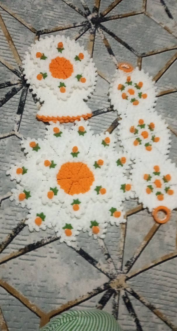 El Yapımı Turuncu-Beyaz Çiçekli Örgü Set - Görsel 3