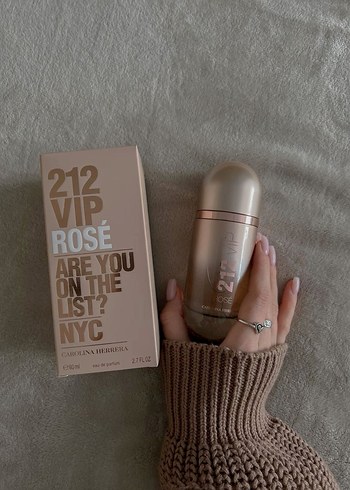 Carolina Herrera 212 VIP Rosé Kadın Parfümü 60 ml