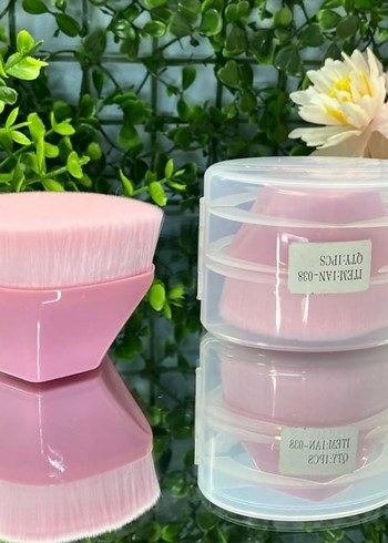 Pastel Pembe Makyaj Fırçası