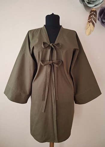 Diğer bağcıklı Kimono