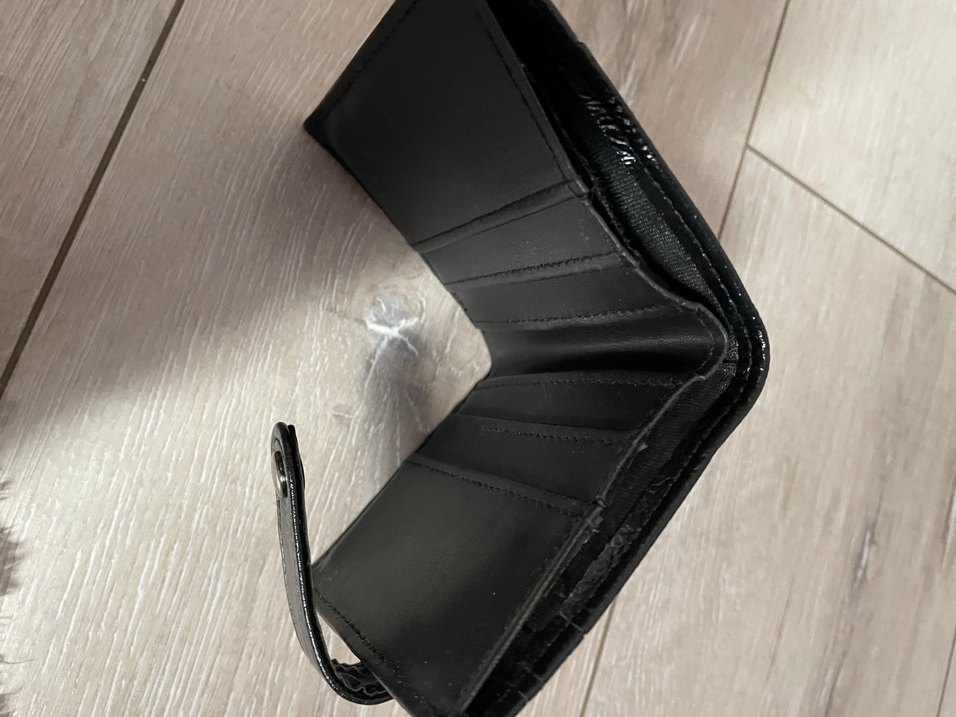 Tokalı Siyah Parlak Deri Kadın Cüzdanı - Görsel 2