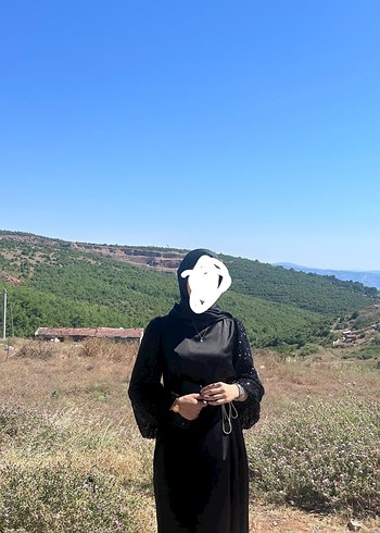 Diğer Siyah kolları taşlı kalın saten güzel elbise