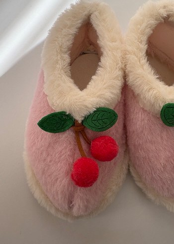 Kızlar için kiraz işlemeli pembe sıcak terlik - Görsel 3