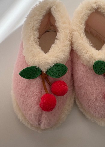 Kızlar için kiraz işlemeli pembe sıcak terlik - Görsel 4