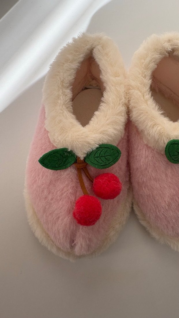 Kızlar için kiraz işlemeli pembe sıcak terlik - Görsel 3