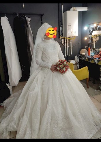 Uzun Kollu Yüksek Yakalı Klasik Gelinlik