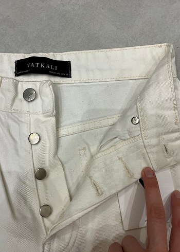vatkalı beyaz düğmeli kot pantolon - Görsel 3