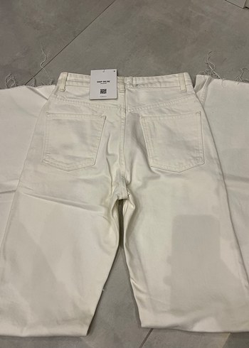 vatkalı beyaz düğmeli kot pantolon - Görsel 2