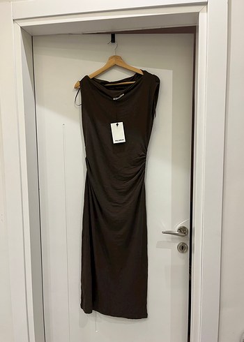pull&bear kahverengi ince midi elbise - Görsel 2