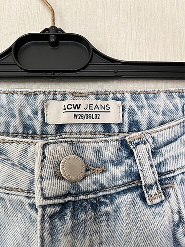 36 Beden mavi Renk Lcw yırtmaçlı jean