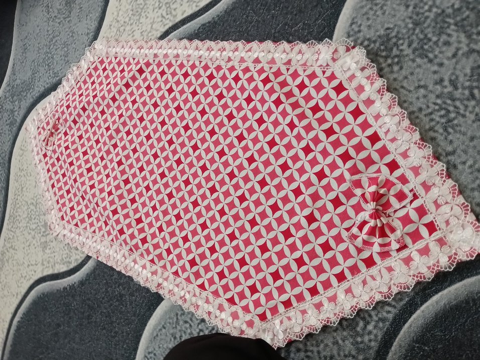 Kırmızı Nakışlı Masa Örtüsü ranir - Görsel 3