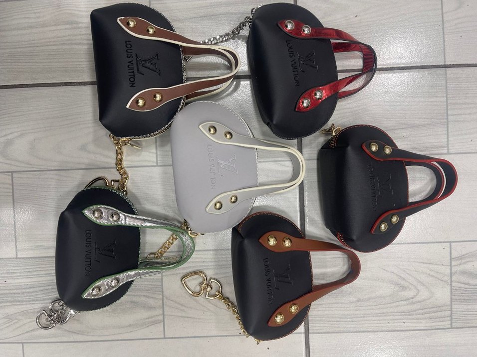 LV Mini Askılı çanta - Görsel 4