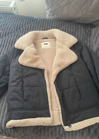 Bej Kürklü Siyah Kadın Mont Stradivarius - Görsel 2