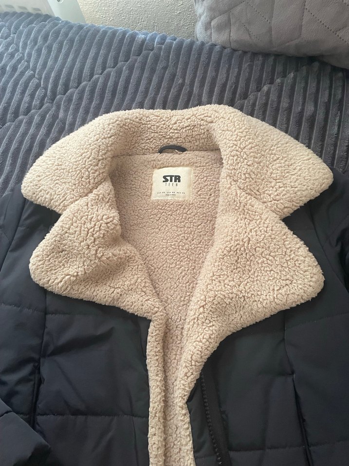 Bej Kürklü Siyah Kadın Mont Stradivarius - Görsel 4