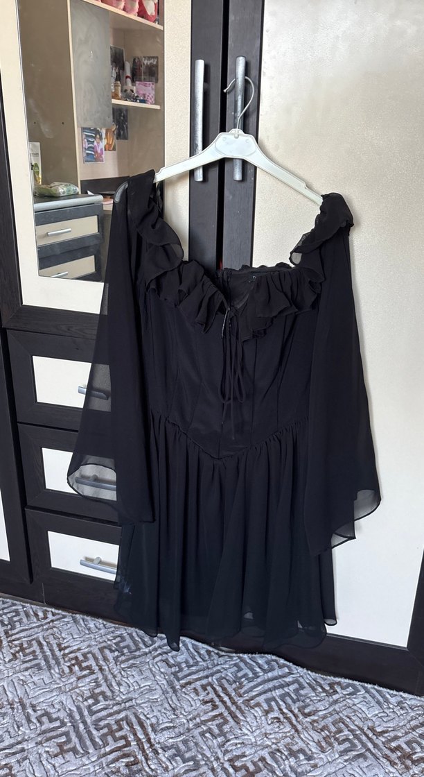 Siyah tül midi boy straplez yaka ve uzun kol tül şeklimde - Görsel 2