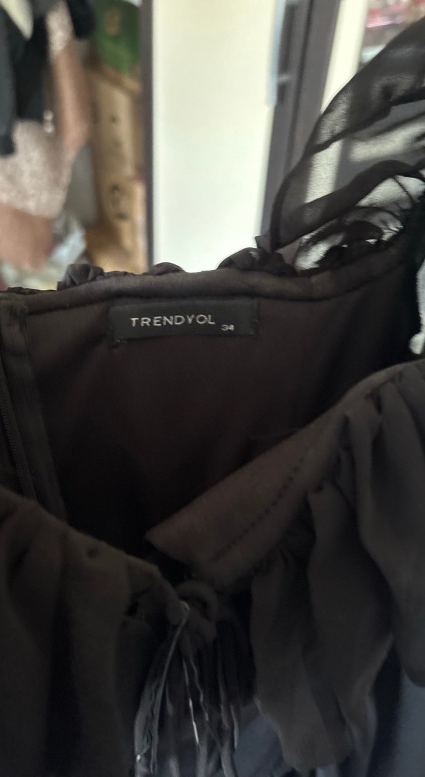 Siyah tül midi boy straplez yaka ve uzun kol tül şeklimde - Görsel 4