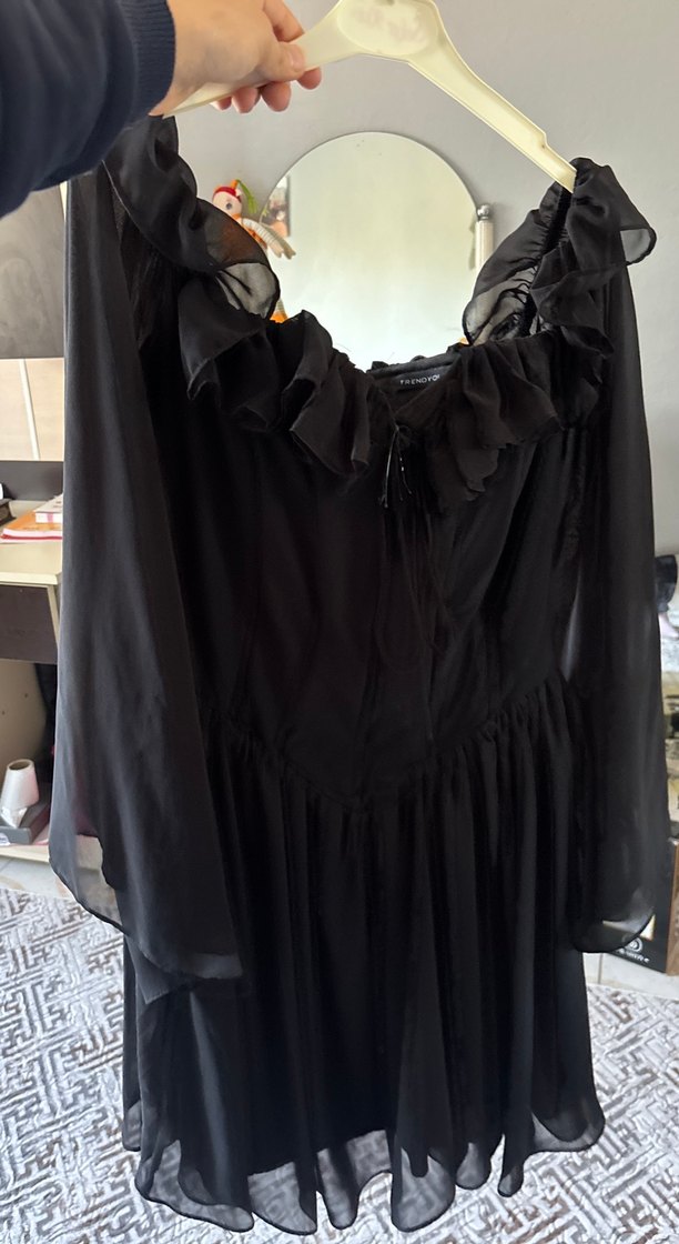 Siyah tül midi boy straplez yaka ve uzun kol tül şeklimde - Görsel 5