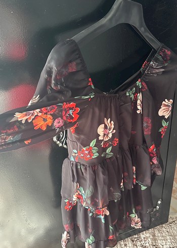 Siyah kolları tül önden bağlamalı elbise - Görsel 5