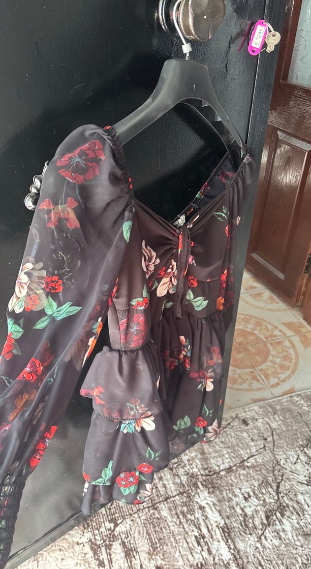 Siyah kolları tül önden bağlamalı elbise - Görsel 2