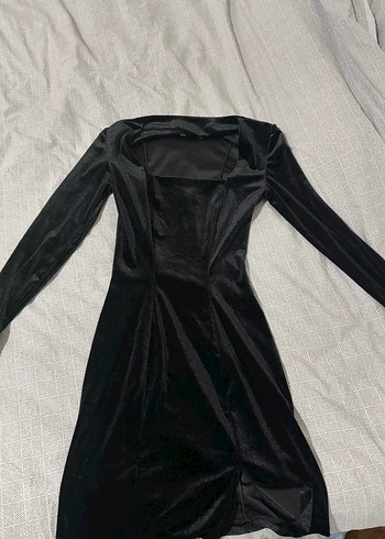 Siyah Yırtmaç Detaylı Uzun Kollu Kadife Elbise - Görsel 2