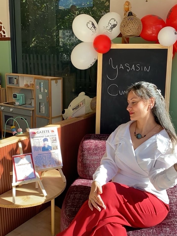 Kadın Beyaz Kemerli V YakalıGömlek - Görsel 2