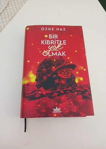 Bir Kibritle Yok Olmak - Özge Naz