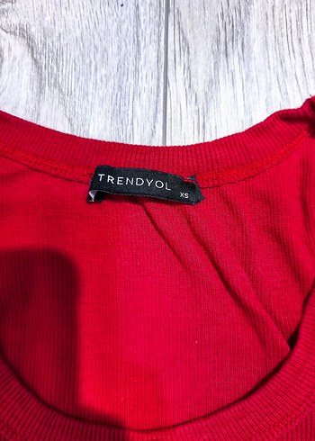 Düğmeli Kırmızı Crop Top - Görsel 3