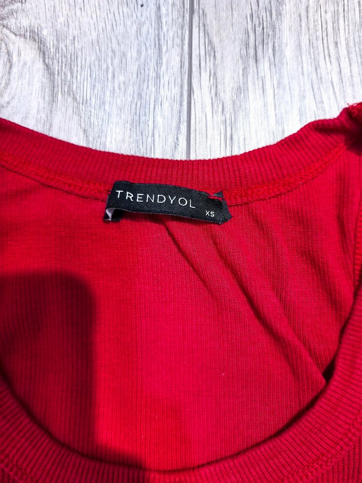 Düğmeli Kırmızı Crop Top - Görsel 3