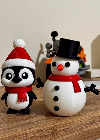 Kırmızı Bere ve Atkılı Penguen Figürü - Görsel 3