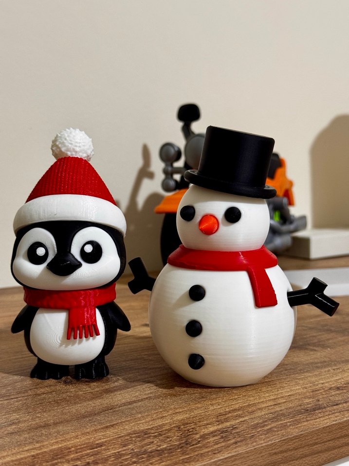 Kırmızı Bere ve Atkılı Penguen Figürü - Görsel 3