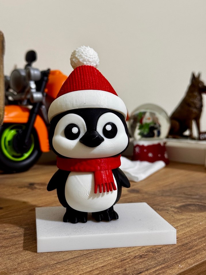 Kırmızı Bere ve Atkılı Penguen Figürü - Görsel 2