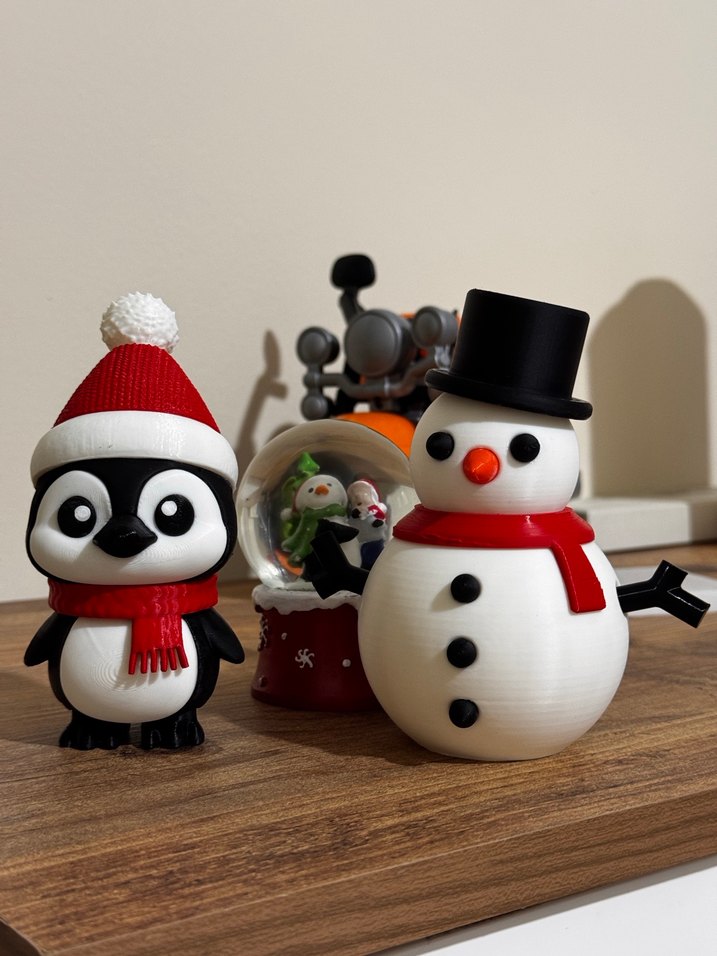 Kırmızı Bere ve Atkılı Penguen Figürü - Görsel 4