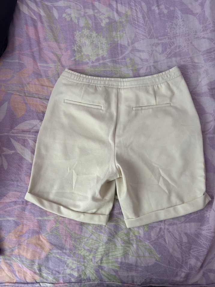 Beyaz Pamuklu Rahat Kesim Mini Şort - Görsel 2