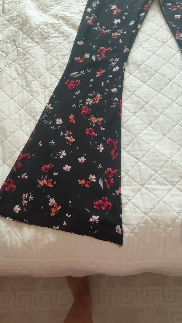 Çiçek Desenli Siyah Kadın Pantolon İspanyol paca - Görsel 2