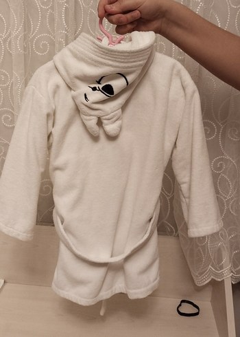 Beyaz Nakışlı Kız Çocuk Bornozu - Görsel 4