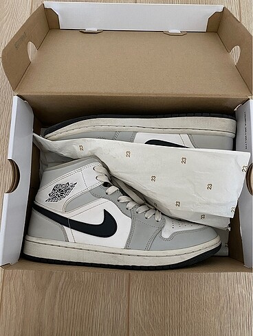 Air jordan mid grey fog black white woman nike