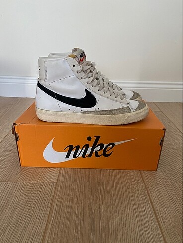 Nike Blazer Mid?77