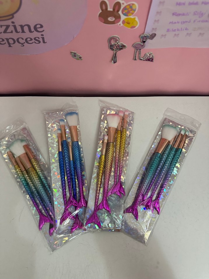 Pastel Renkli Denizkızı Makyaj Fırça Seti - Görsel 2