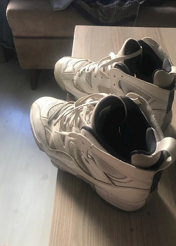 Beyaz Bağcıklı Kadın Spor Ayakkabı
