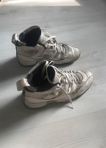 Kadın Beyaz Gri Bağcıklı Spor Ayakkabı