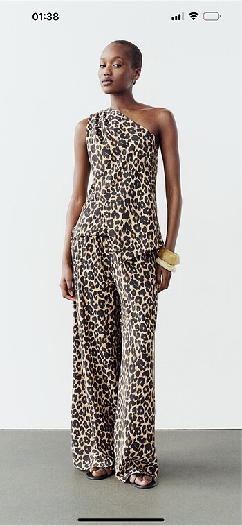 Zara leopar desenli asimetrik bluz - Görsel 3