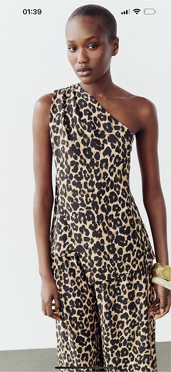 Zara leopar desenli asimetrik bluz - Görsel 2