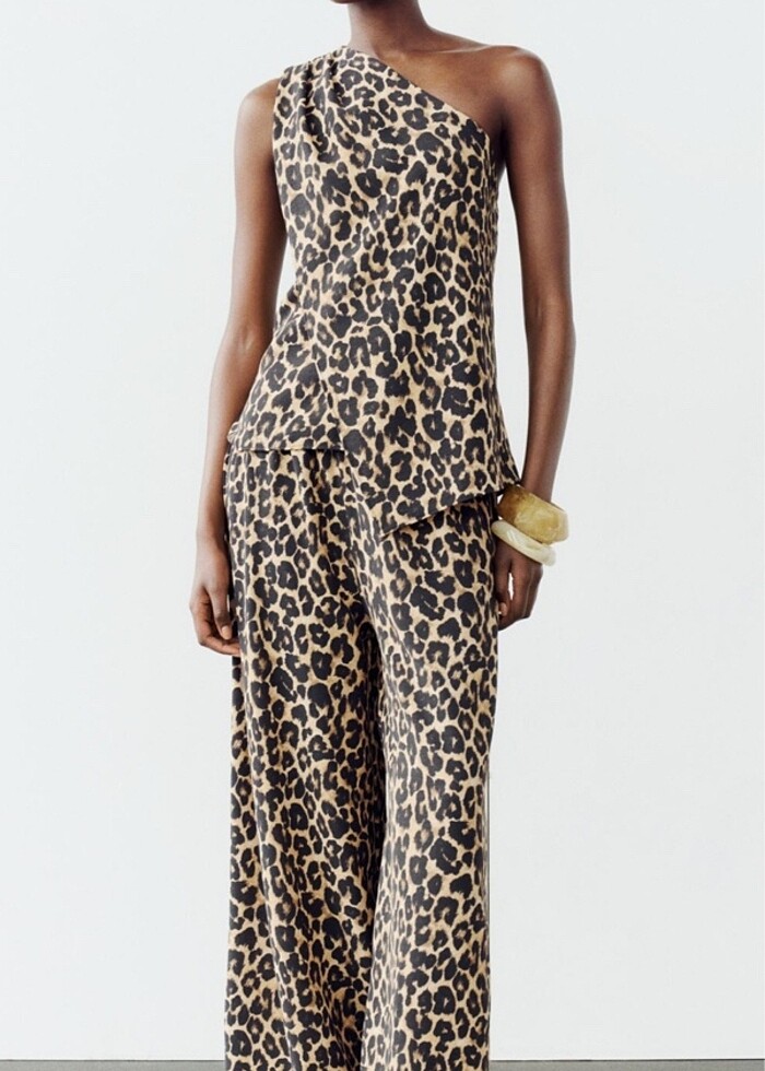Zara leopar desenli asimetrik bluz - Görsel 3