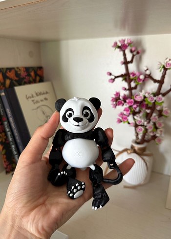 Beyaz-Siyah Hareketli Panda Figürü