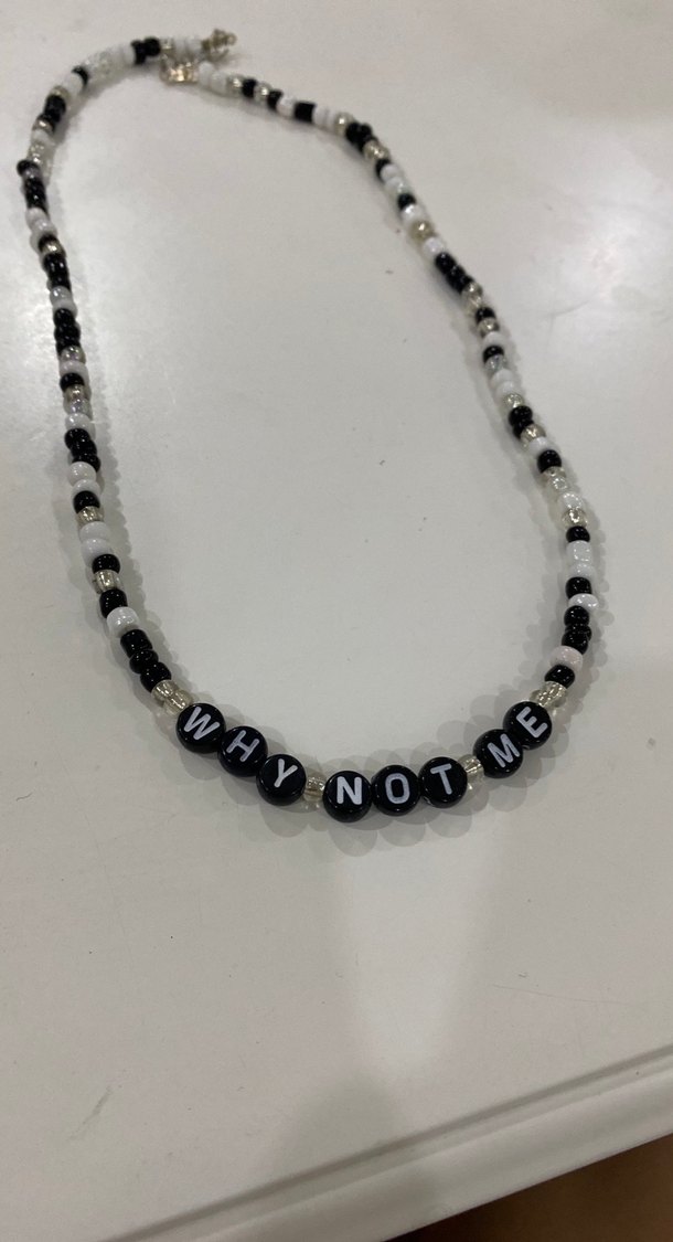 Beyaz Siyah Boncuklu Midi Kolye - Görsel 2