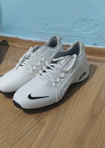 40 Beden Beyaz Bağcıklı Erkek Spor Ayakkabı