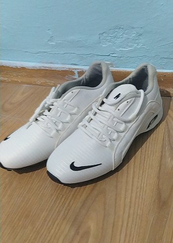Beyaz Bağcıklı Erkek Spor Ayakkabı
