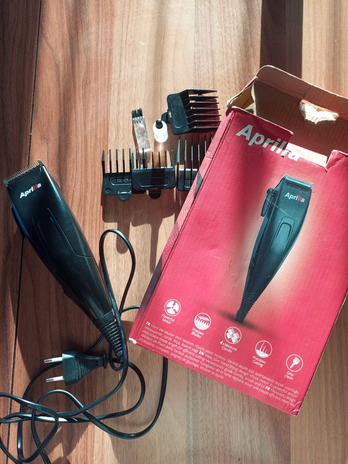 Aprilla Siyah Saç Kesme Makinesi - Görsel 2