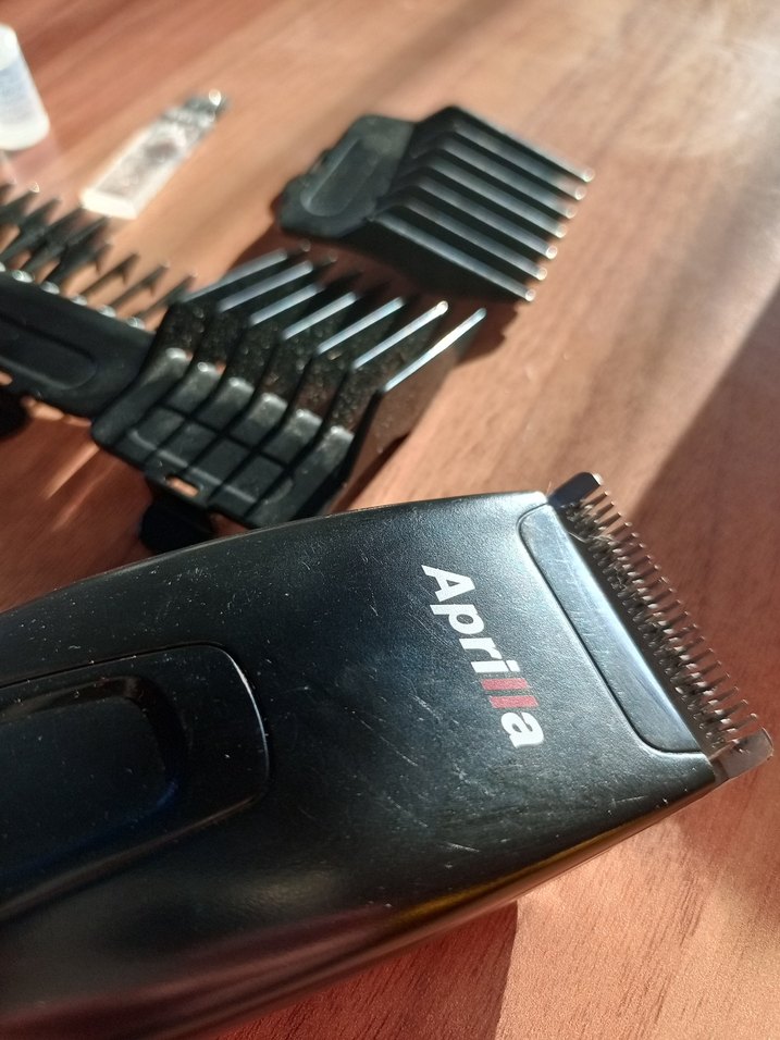 Aprilla Siyah Saç Kesme Makinesi - Görsel 4